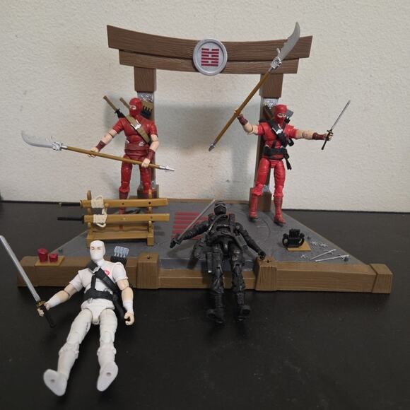 GI Joe Ninja Battle Dojo with Weapons, Snake Eyes, Storm Shadow, Red Ninja - Picture 1 of 7